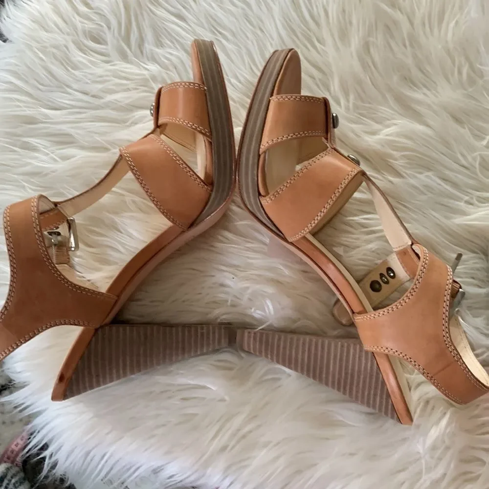 NIB Stacked Heel Tan Coach Sandals - Picture 5 of 12